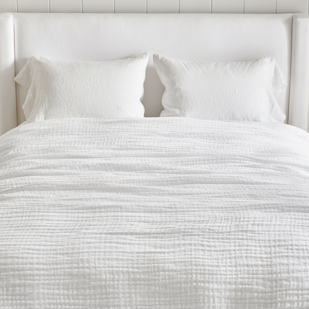 Pottery Barn Cloud Queen White Blanket with Matching Standard Shams